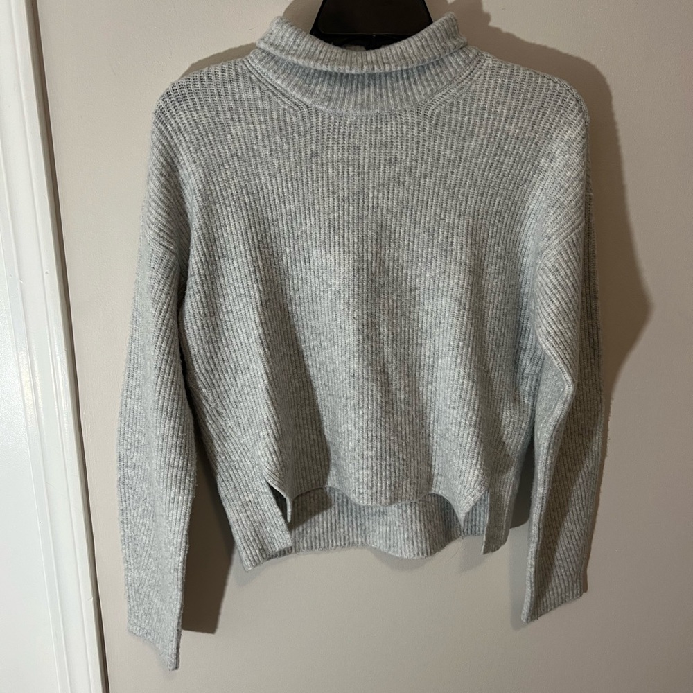 Abercrombie & Fitch Cropped Ribbed Turtleneck